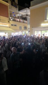 Capri in festa: l’ottantesimo compleanno del Bar Alberto è un trionfo di musica e tradizione